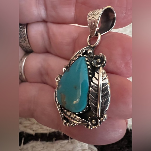 ❤️ Kingman Turquoise Navajo Sterling Silver Decorative Pendant 8.3 Gm / 1.73”L - Picture 7 of 15